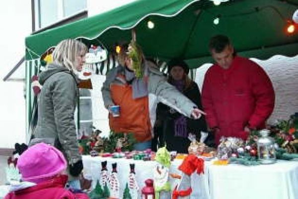 2008-weihnachtsmarkt-03FF8CC170-8619-20E2-4721-E5CE5A3F3785.jpg